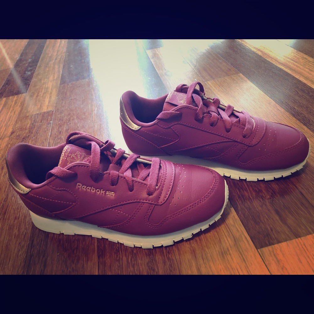 Reebok classic sneaker size 2 Rare “twisted berry”